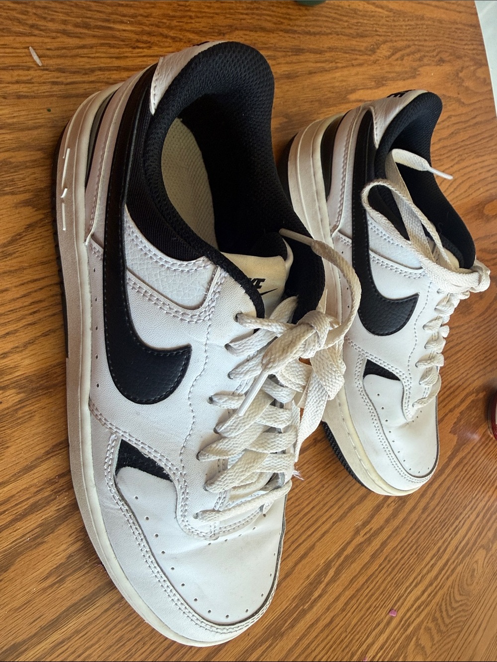 Nike White and Black Low-Top Sneakers